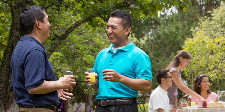 Cristóbal Díaz enjoys a picnic with friends