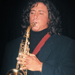 Stéphane Wallace Turcotte tocando saxofone quando jovem