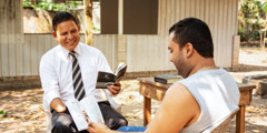 Óscar Serpas conducts a Bible study with a man
