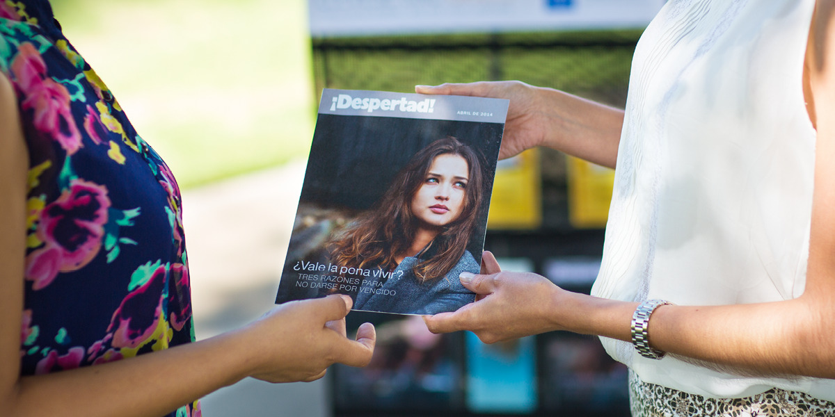 Offering the April 2014 issue of Awake!