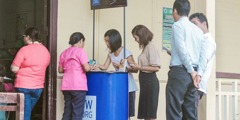 Một quầy giới thiệu trang web jw.org tại một hội thảo dành cho các nhà giáo ở Philippines
