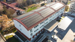 Solarni paneli na krovu podružnice u Sloveniji.