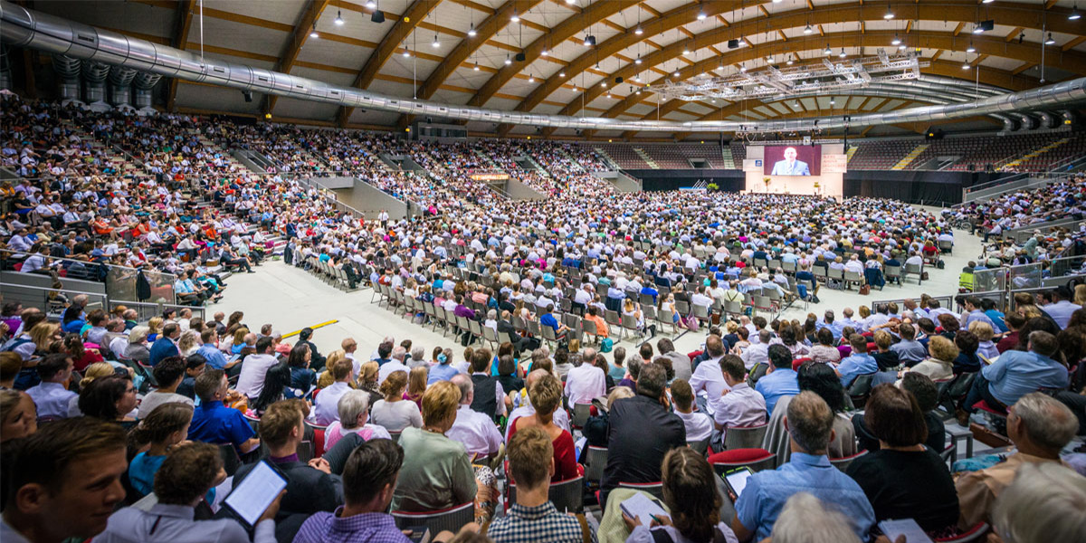 エホバの証人の18年地区大会 5月から順次開催