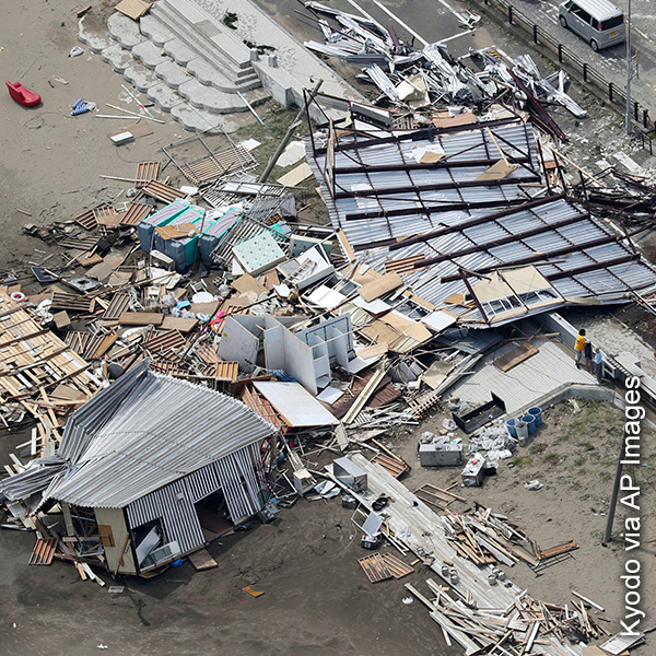 台風15号 ファクサイ が日本を襲う